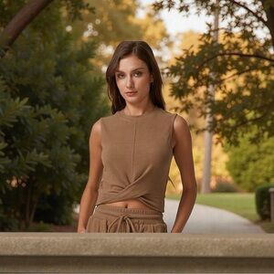 QINSEN Women’s Crewneck Twist Tank Front Crop Brown Sleeveless Sz Sm